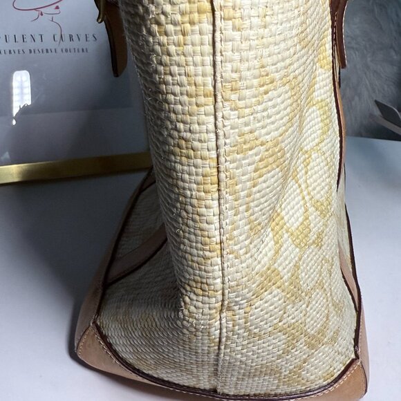 Chic Tan and Cream Geometric Pattern Tote Bag - Picture 11 of 14